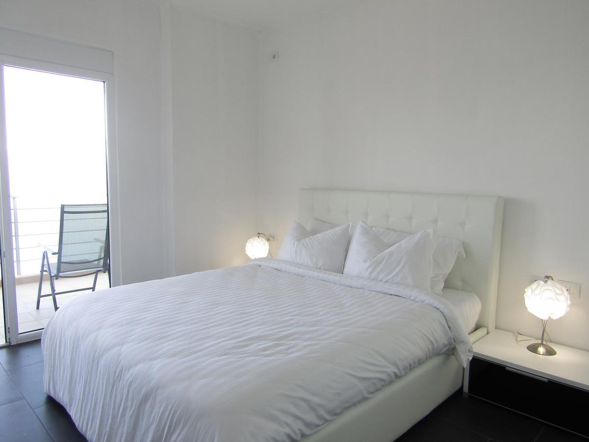 Beach&Seaview With Terrace Sarande Bagian luar foto